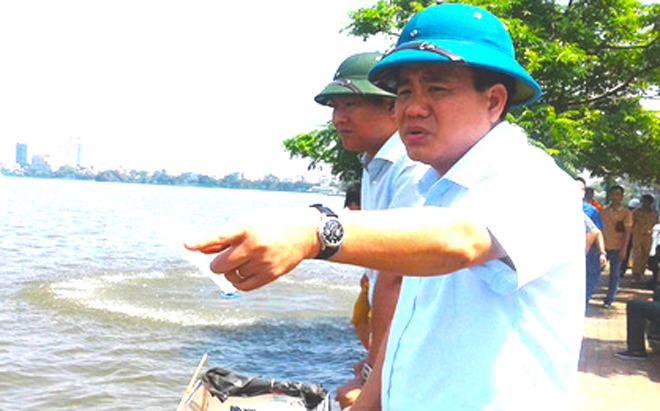 Ông Nguyễn Đức Chung bị cáo buộc chỉ đạo mua chế phẩm xử lý nước hồ thông qua công ty gia đình